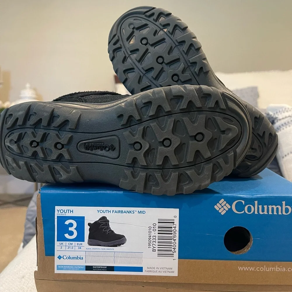 Columbia Youth Fairbanks Mid Black Graphite Boots